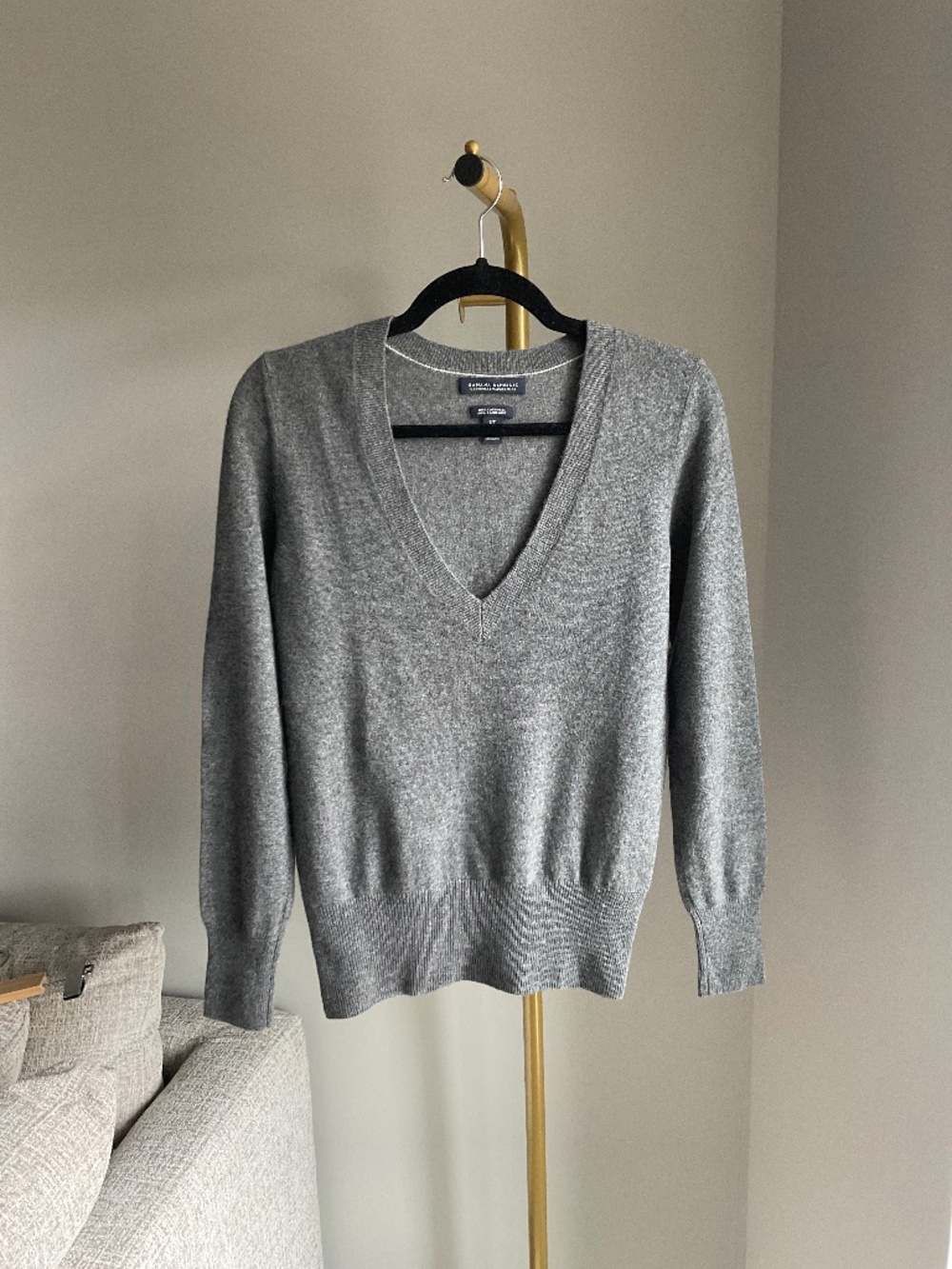Banana Republic 100% Cashmere V-Neck Sweater